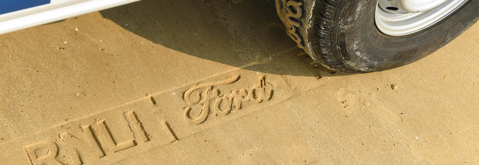 Ford supports RNLI with new custom tyres that leave life-saving messages in the sand 